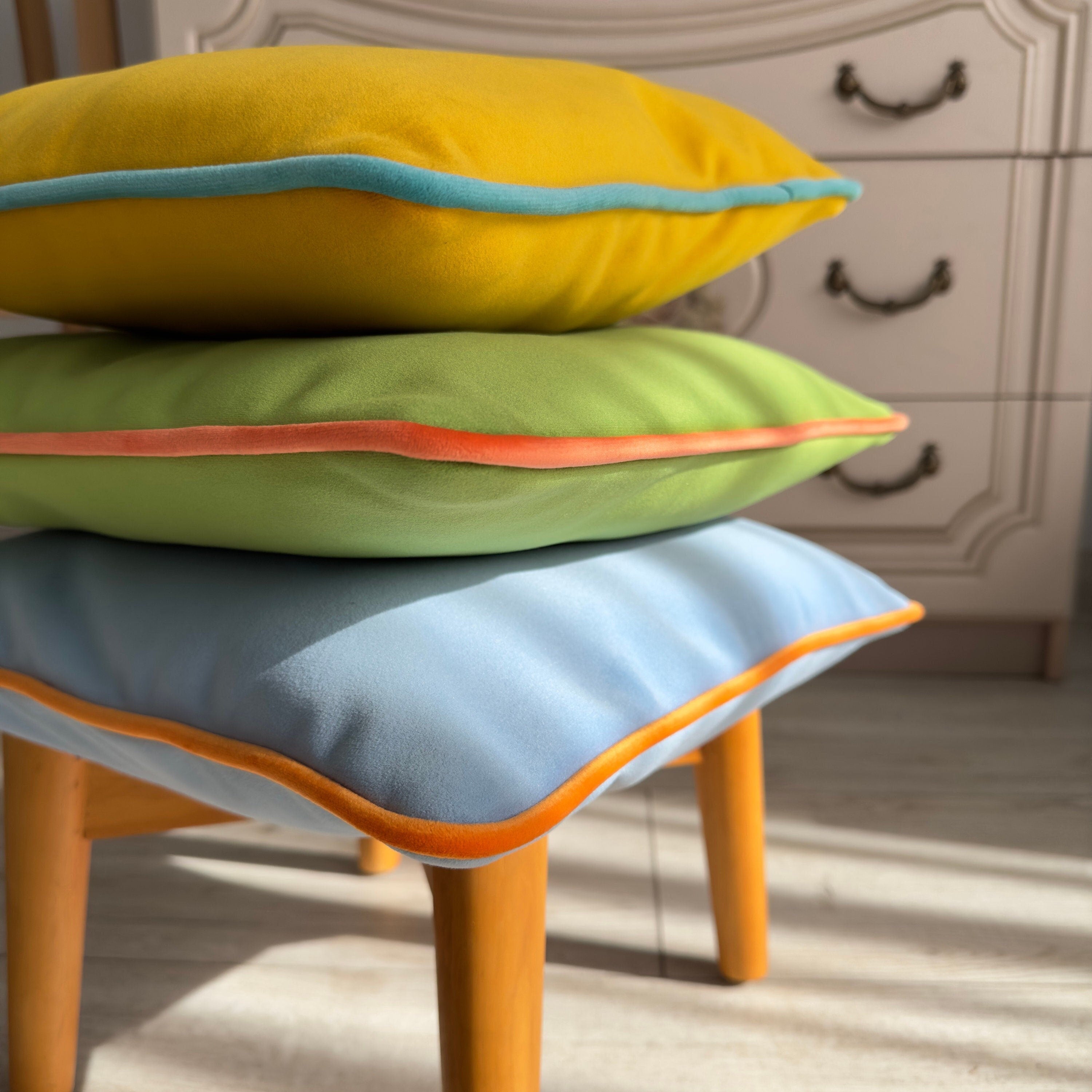 Thick Velvet Cushion Cover: Colorful Velvet Pillow with Piping